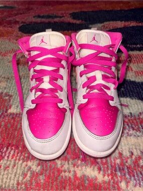 Jordan Mid 1 Kids' Fire Pink sz 3y